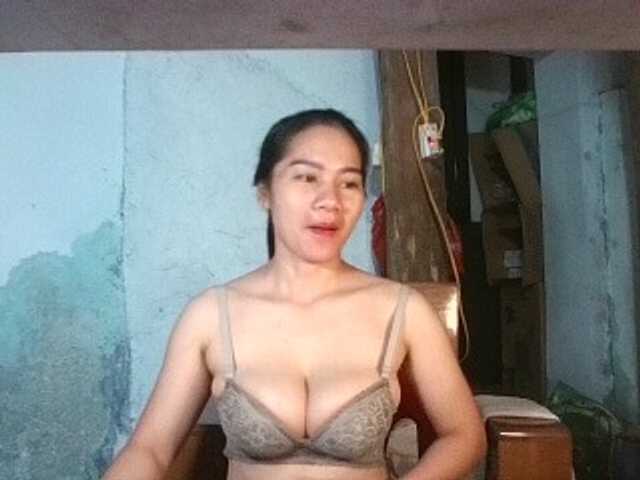 EllaShow93 live cam on BongaCams