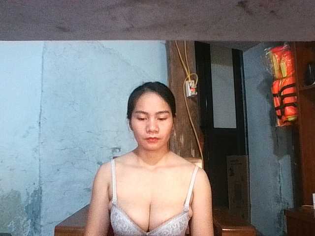 EllaShow93 live cam on BongaCams