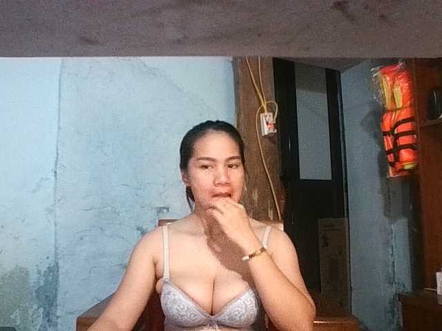 EllaShow93 live cam on BongaCams