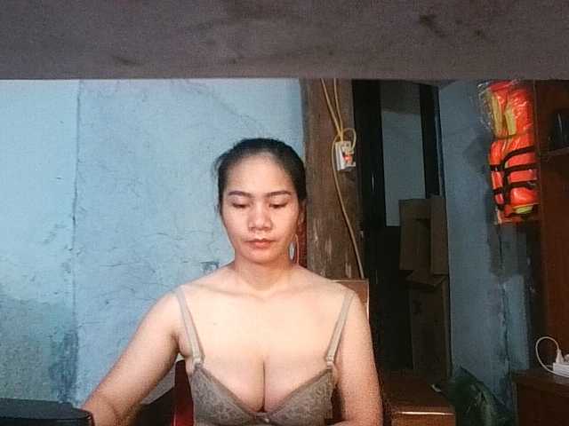 EllaShow93 live cam on BongaCams
