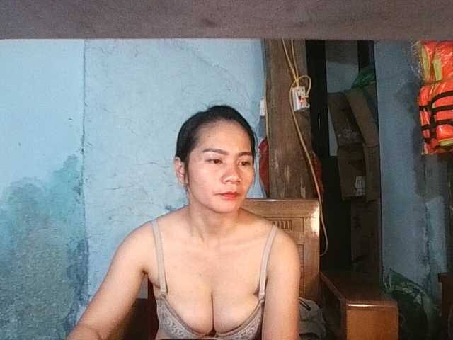 EllaShow93 live cam on BongaCams