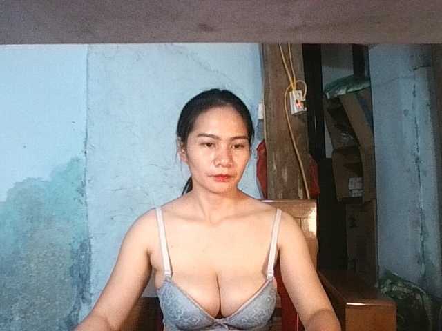 EllaShow93 live cam on BongaCams