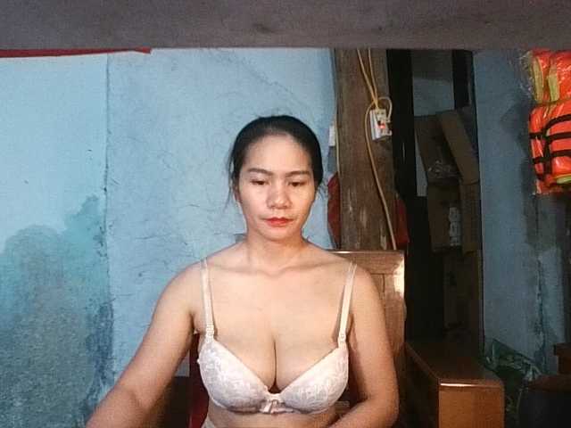 EllaShow93 live cam on BongaCams