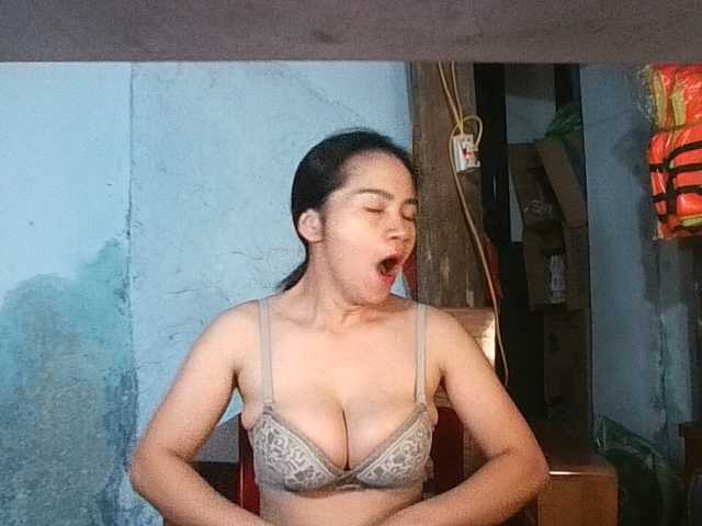 EllaShow93 live cam on BongaCams