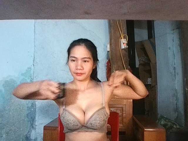 EllaShow93 live cam on BongaCams