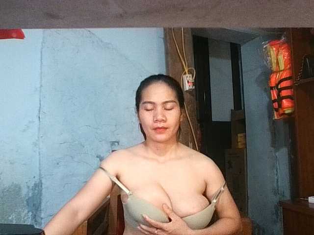 EllaShow93 live cam on BongaCams