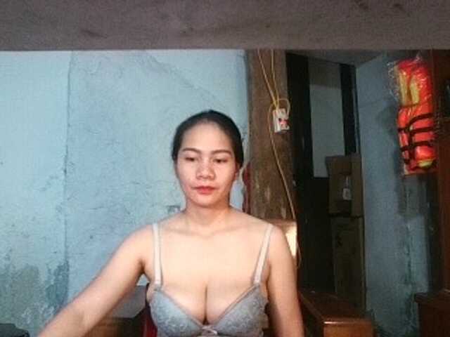 EllaShow93 live webcam show