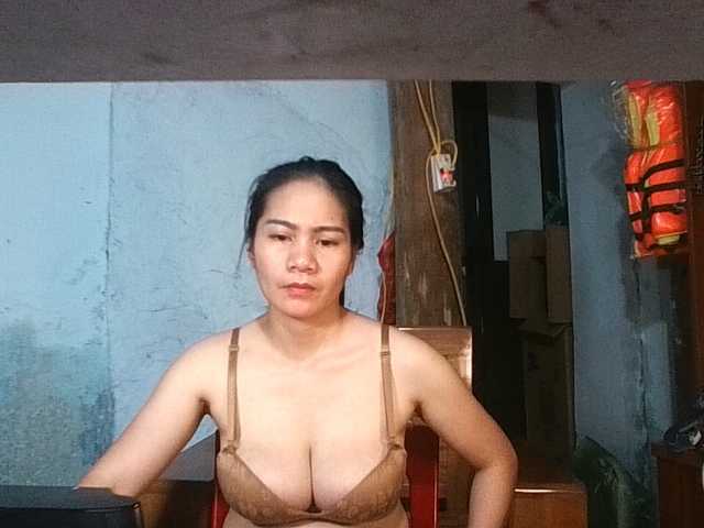 EllaShow93 live cam on BongaCams