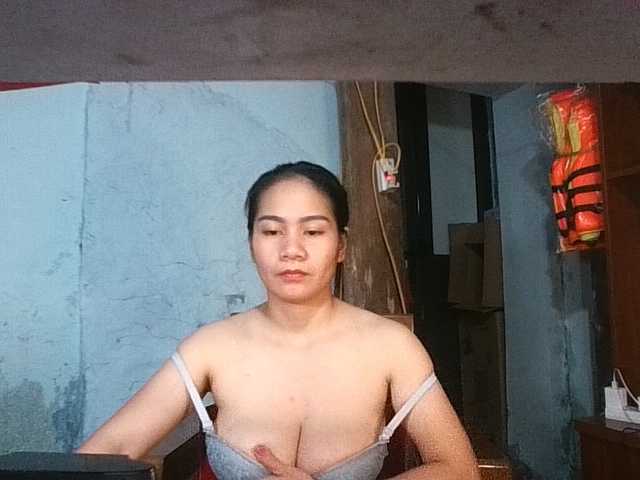 EllaShow93 live cam on BongaCams
