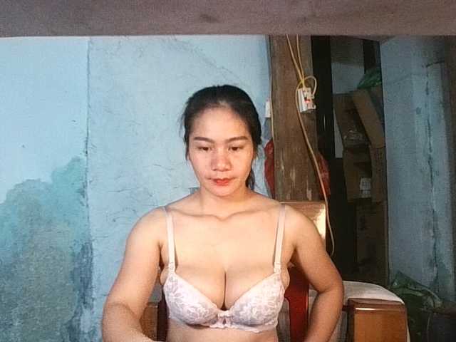 EllaShow93 live cam on BongaCams