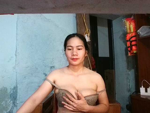 EllaShow93's BongaCams show and profile