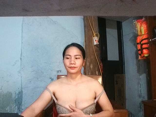 EllaShow93 live cam on BongaCams