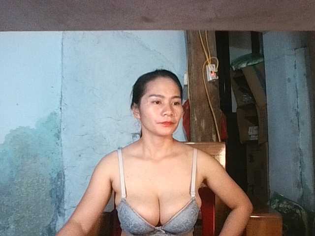 EllaShow93, live now on BongaCams