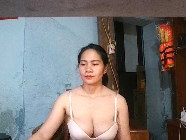 EllaShow93 live cam on BongaCams