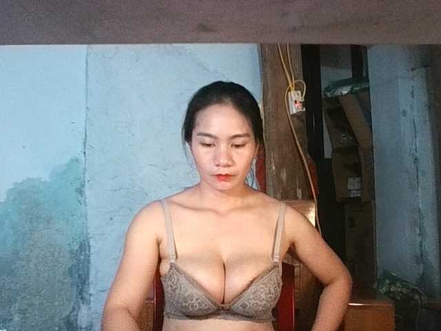EllaShow93, en vivo ahora en BongaCams