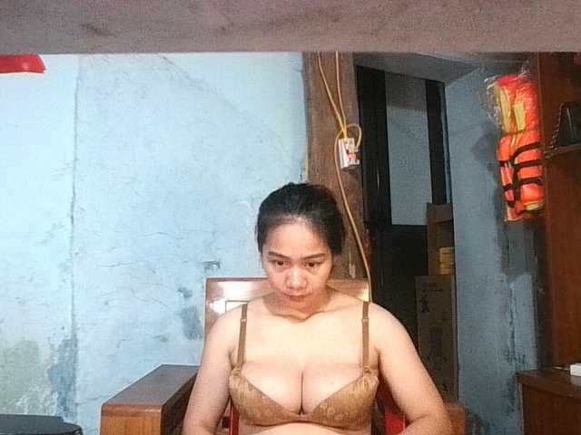 EllaShow93 live cam on BongaCams