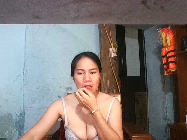 EllaShow93 live cam on BongaCams