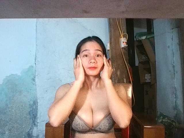 EllaShow93, live now on BongaCams