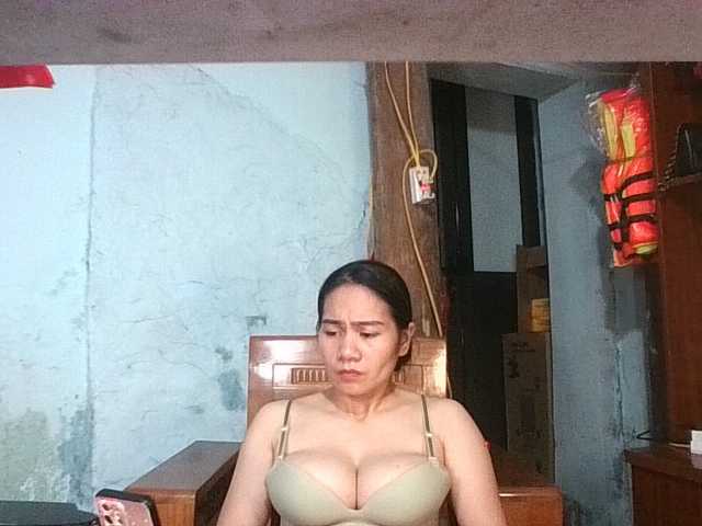 EllaShow93 live cam on BongaCams
