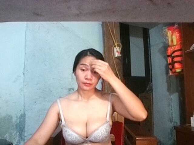 EllaShow93 live cam on BongaCams