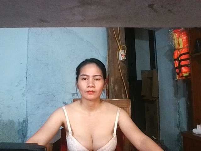 EllaShow93 live cam on BongaCams