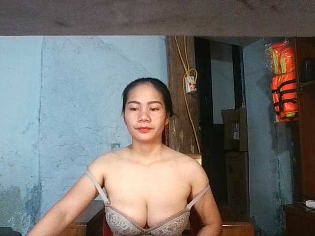 EllaShow93 live webcam show