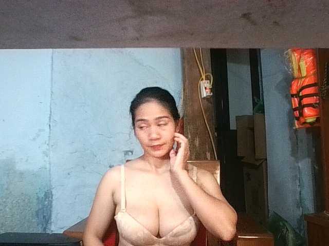 EllaShow93 live cam on BongaCams