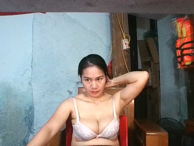EllaShow93 live cam on BongaCams