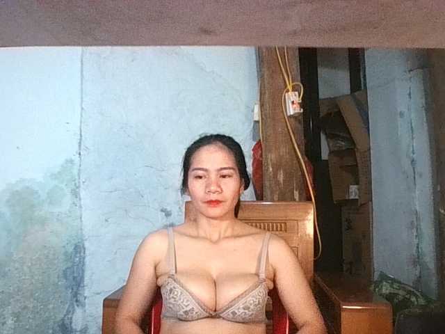 le modèle EllaShow93 est en webcam porno dans un show sur le site bongacams, il possède les tags suivants: Asian,Brunette,Hairy