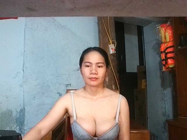 EllaShow93 live cam on BongaCams