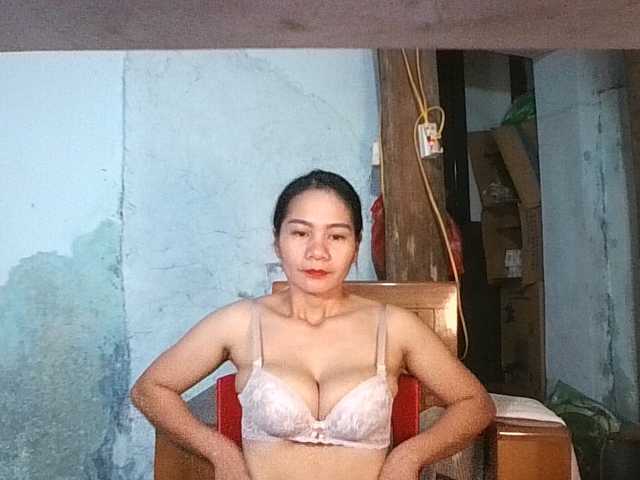 EllaShow93 live cam on BongaCams