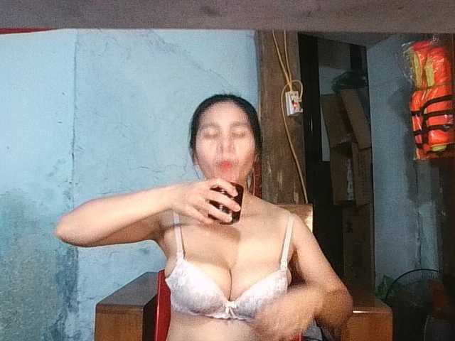 EllaShow93 live cam on BongaCams