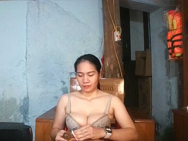 EllaShow93 live webcam show