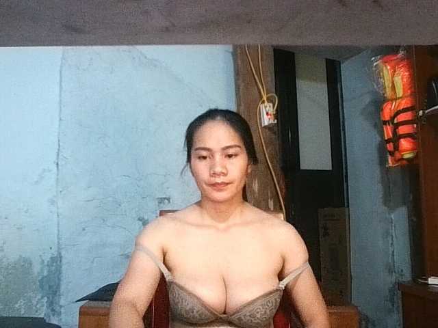 EllaShow93 live cam on BongaCams