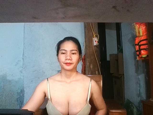 EllaShow93 live cam on BongaCams