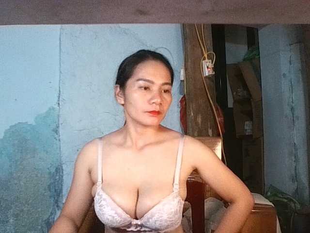 EllaShow93 live cam on BongaCams