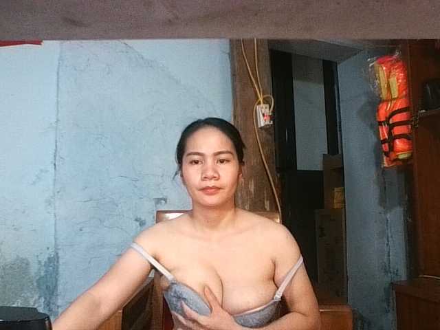 EllaShow93 live cam on BongaCams