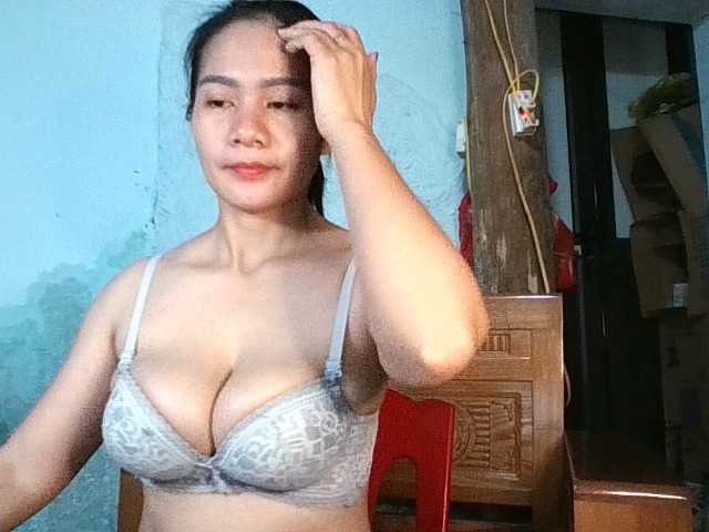 EllaShow93 live cam on BongaCams