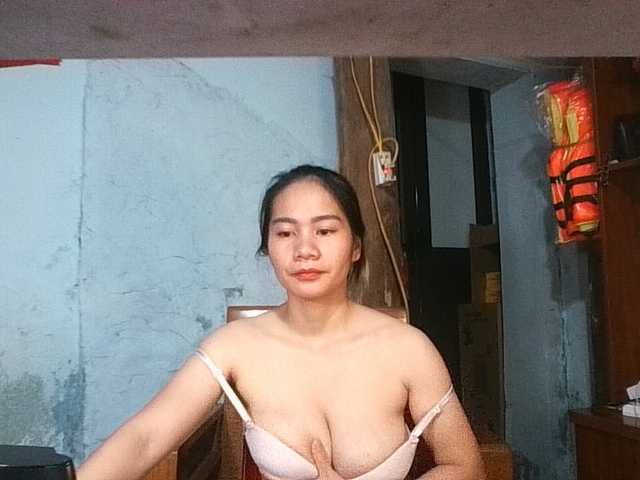 EllaShow93 live cam on BongaCams