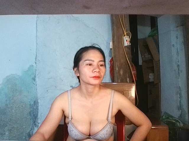 EllaShow93 live cam on BongaCams