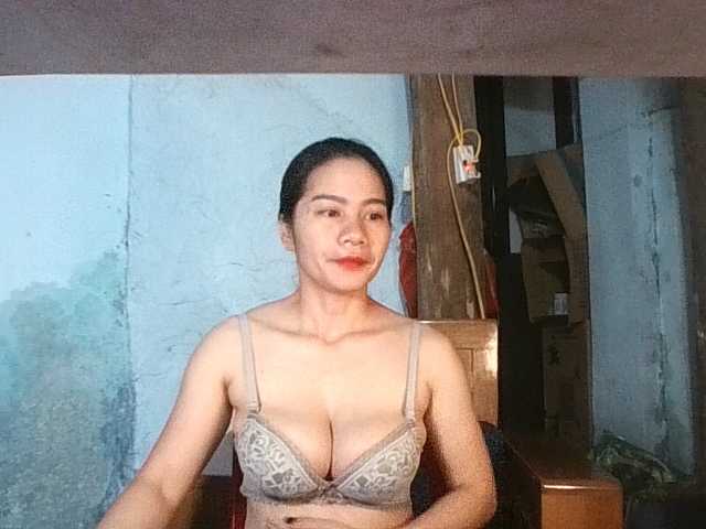 le modèle EllaShow93 est en webcam porno dans un show sur le site bongacams, il possède les tags suivants: Asian,Brunette,Hairy