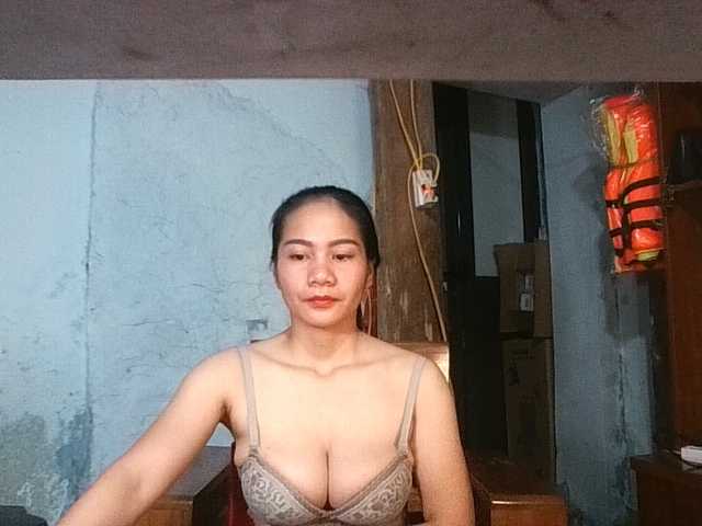 EllaShow93 live webcam show