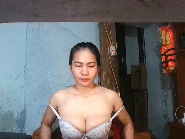 EllaShow93 live cam on BongaCams