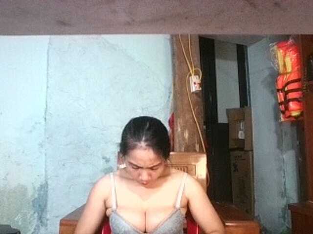 EllaShow93 live webcam show