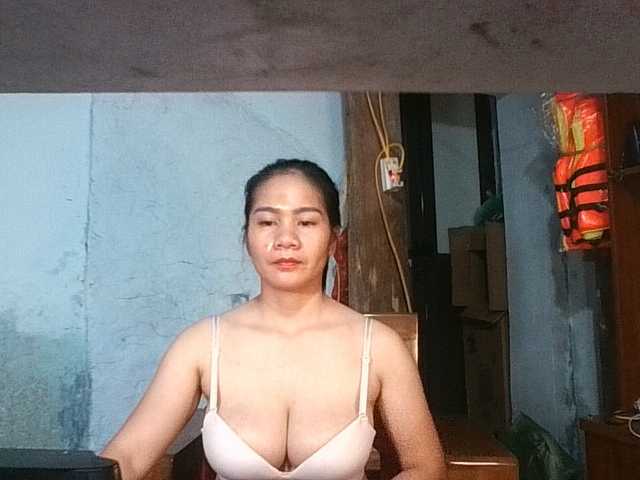 EllaShow93 live cam on BongaCams