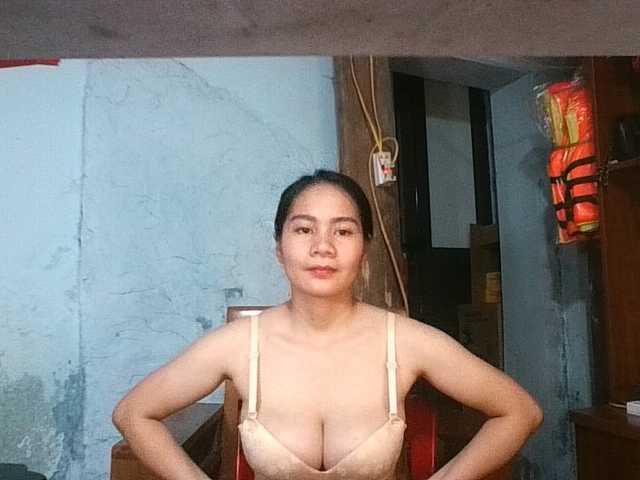 EllaShow93 live cam on BongaCams