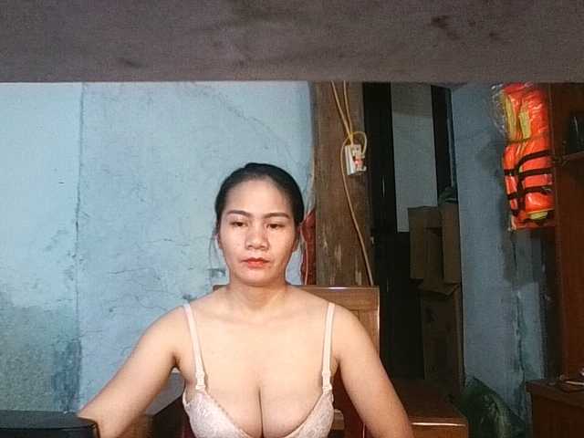 EllaShow93 live cam on BongaCams