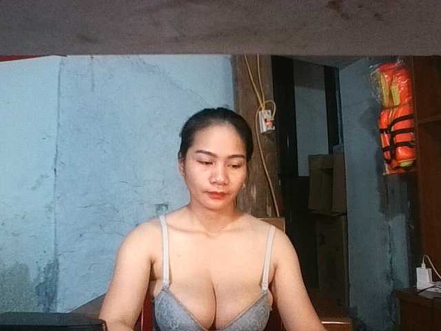 EllaShow93 live cam on BongaCams