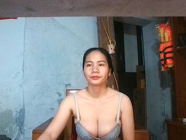 EllaShow93 live cam on BongaCams