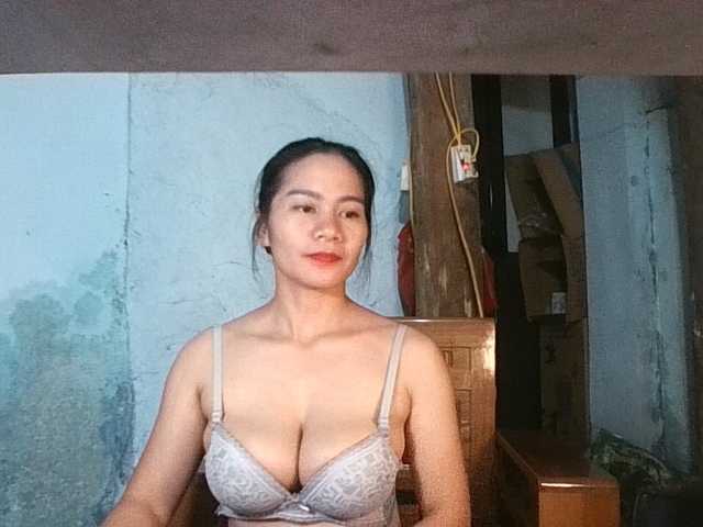 EllaShow93 live cam on BongaCams